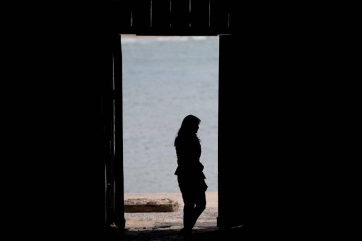 Melania aseguró ante la Puerta de No Retorno -por la que partían los esclavos a un incierto viaje trasnacional- que se trata de una vivencia 'muy emotiva' y que nunca olvidará las historias escuchadas.