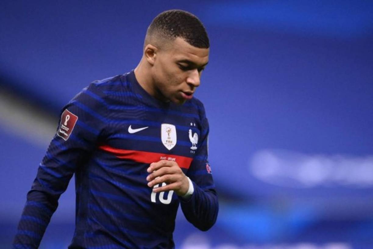 Kylian Mbappé tuvo un partido para el olvido en el inicio de las eliminatorias y su malestar fue evidente. Foto AFP.