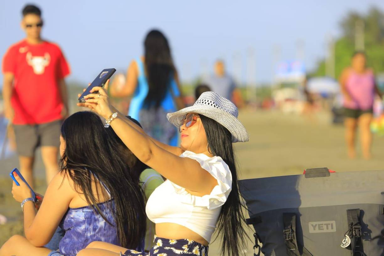 Así disfrutan los hondureños este sábado en Cieneguita, Cortés