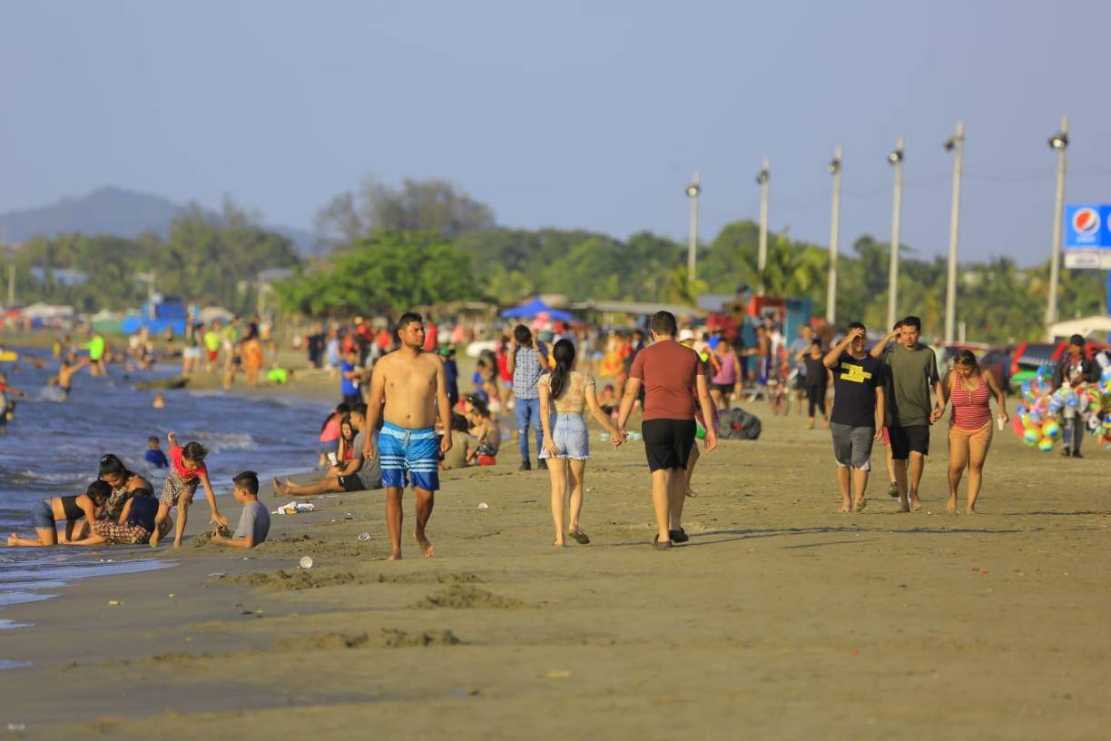 Así disfrutan los hondureños este sábado en Cieneguita, Cortés