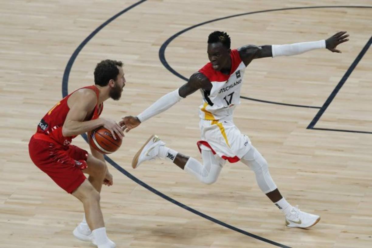 BALONCESTO. Conducción española. El base de la selección española de baloncesto Sergio Rodríguez es marcado por el alemán Dennis Schroder en el Eurobasket.