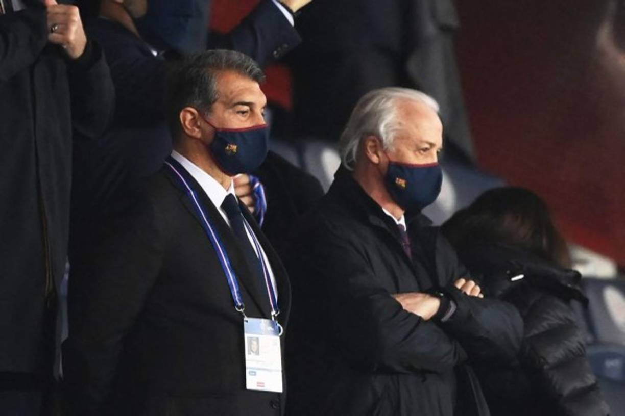 Joan Laporta, nuevo presidente del Barcelona, acompañó al equipo y estuvo presente en un palco del Parque de los Príncipes.