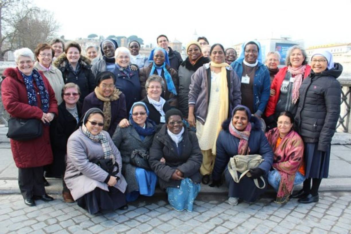 Las valientes monjas realizan sus operaciones a escondidas y los resultados que han obtenido son realmente increíbles.<br/>