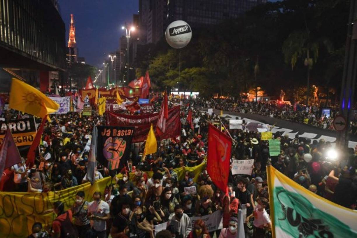 Las manifestaciones se repitieron en decenas de ciudades de Brasil, como Salvador (nordeste), Brasilia o Belo Horizonte (sudeste).