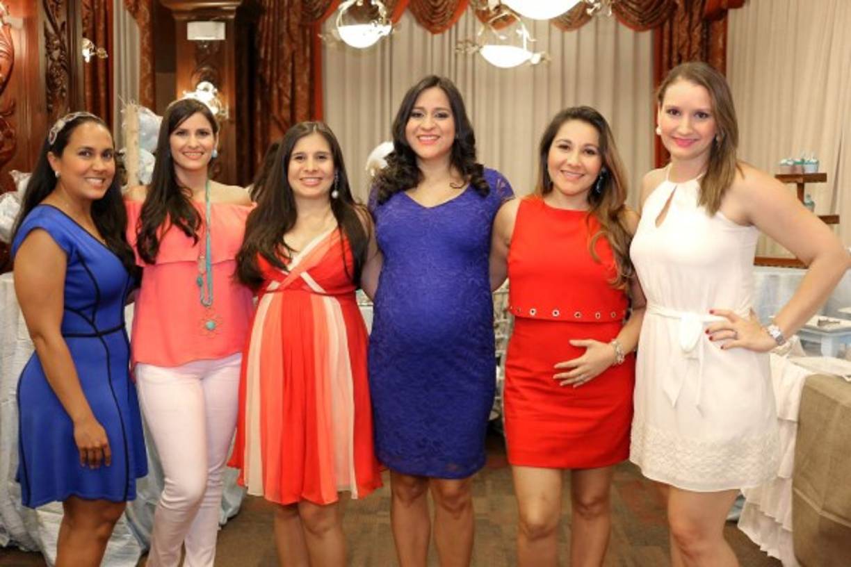 Jeannie Mahchi, Karla Umaña, Lucy Peña, Amanda Gaído, Marjorie Leiva y Susy Becker.