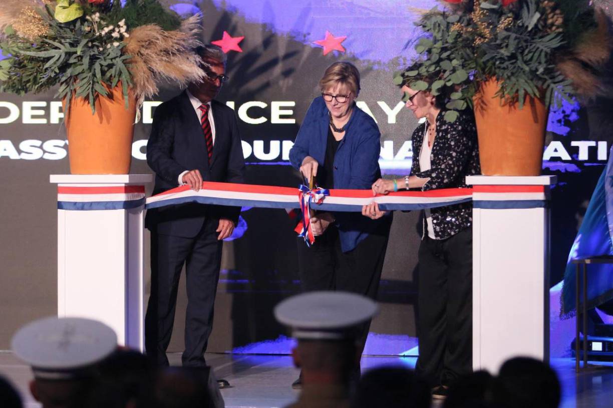 La inauguración de la sede diplomática ocurre en el marco de los 242 años de independencia de Estados Unidos. 