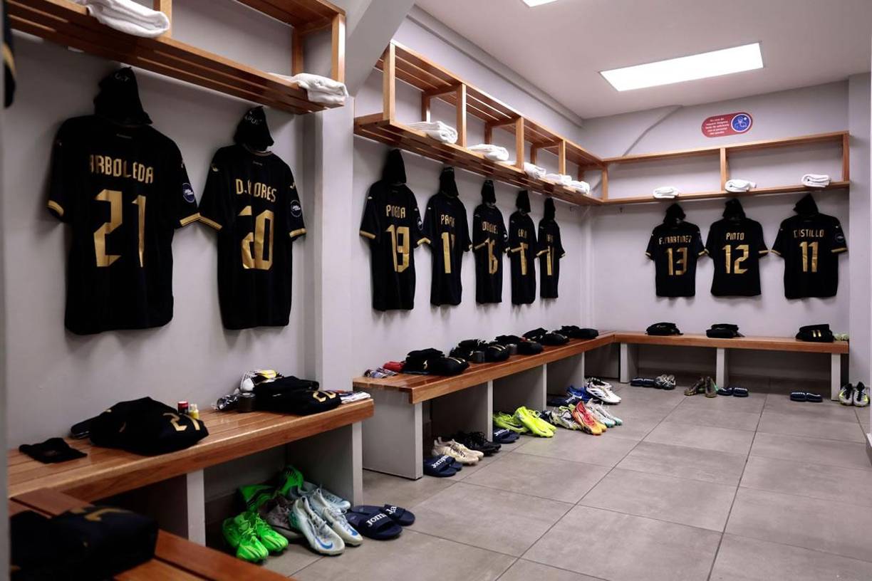 Así es el modesto vestuario que le dieron a la Selección de Honduras en el estadio Nemesio Diez de Toluca.