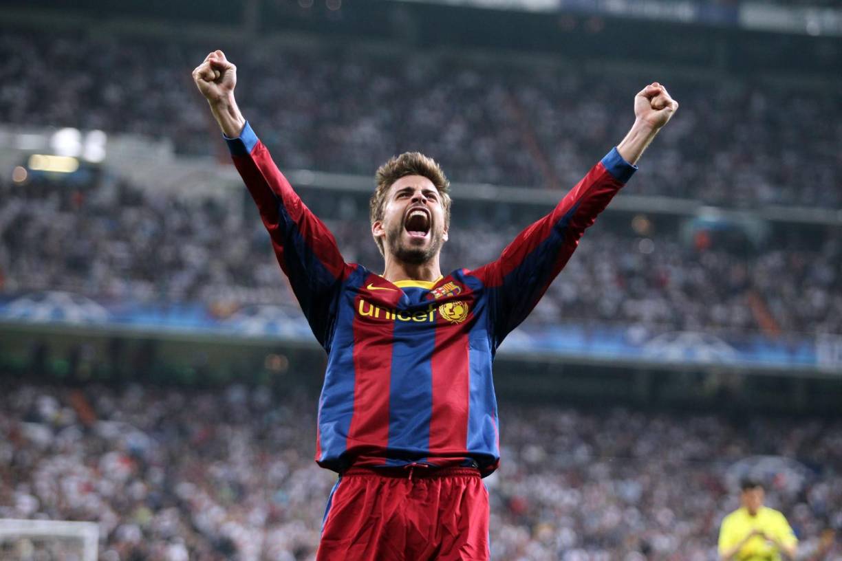 Piqué celebrando el triunfo contra el Real Madrid en el Santiago Bernabéu en las semifinales de la Champions de la temporada 2010/11.