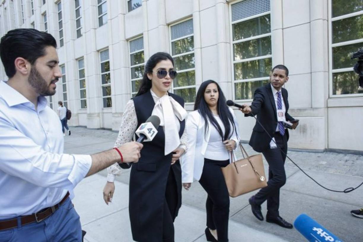 El Chapo cruzó varias miradas con su esposa durante la audiencia en la que el juez Brian Cogan falló que el capo sea juzgado en el distrito neoyorquino de Brooklyn, tras rechazar una solicitud de la defensa para trasladarlo a Manhattan.