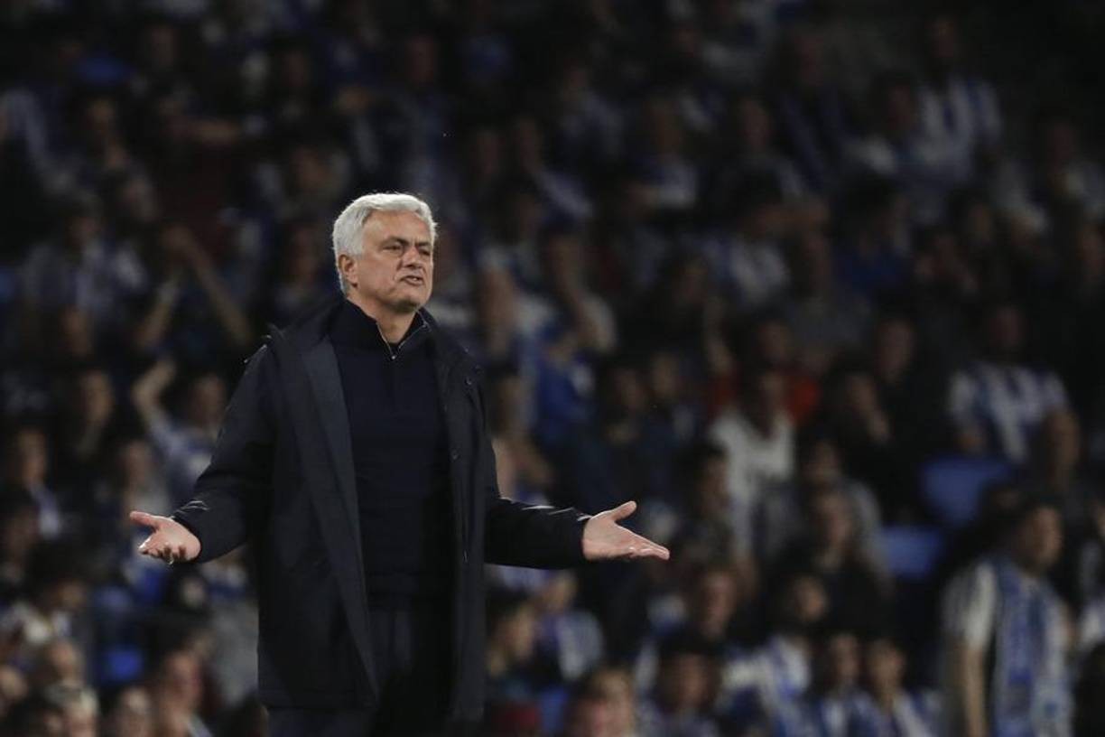 José Mourinho se pronunció sobre su futuro tras los rumores que vinculan en Arabia Saudita: “Quiero continuar en la Roma”.