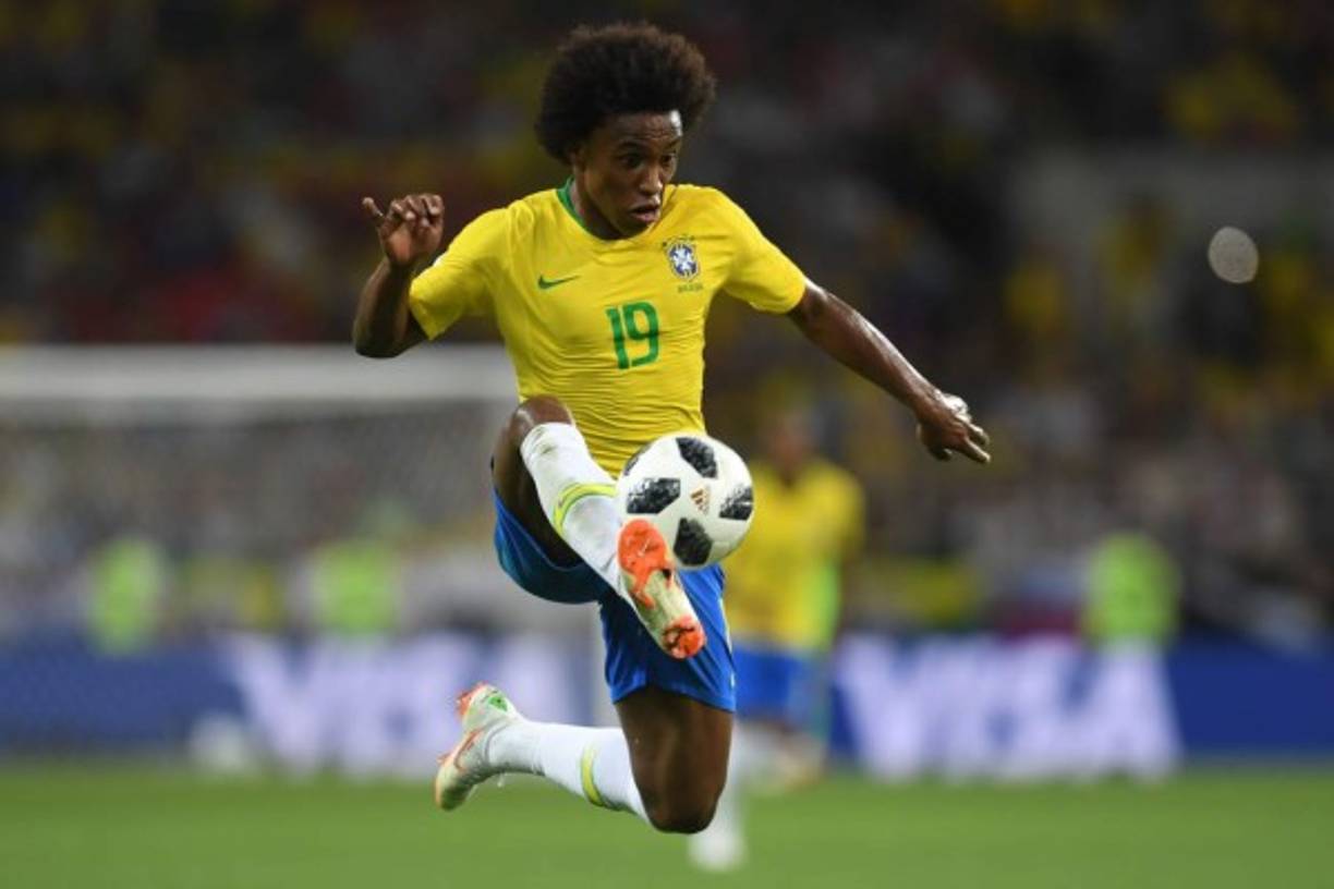 El FC Barcelona ha lanzado una oferta por uno de los jugadores más destacados del fútbol brasileño. Según cuenta Mundo Deportivo, el cuadro azulgrana ha presentado una oferta para hacer realidad la contratación del extremo del Chelsea, Willian. Haciéndose eco de una información de Daily Mail, el citado medio asegura que el Barcelona ha presentado una propuesta superior a los 40 millones de euros, después de una temporada dubitativa con el club londinense, en la que Antonio Conte no consiguió sacar de él su mejor versión.