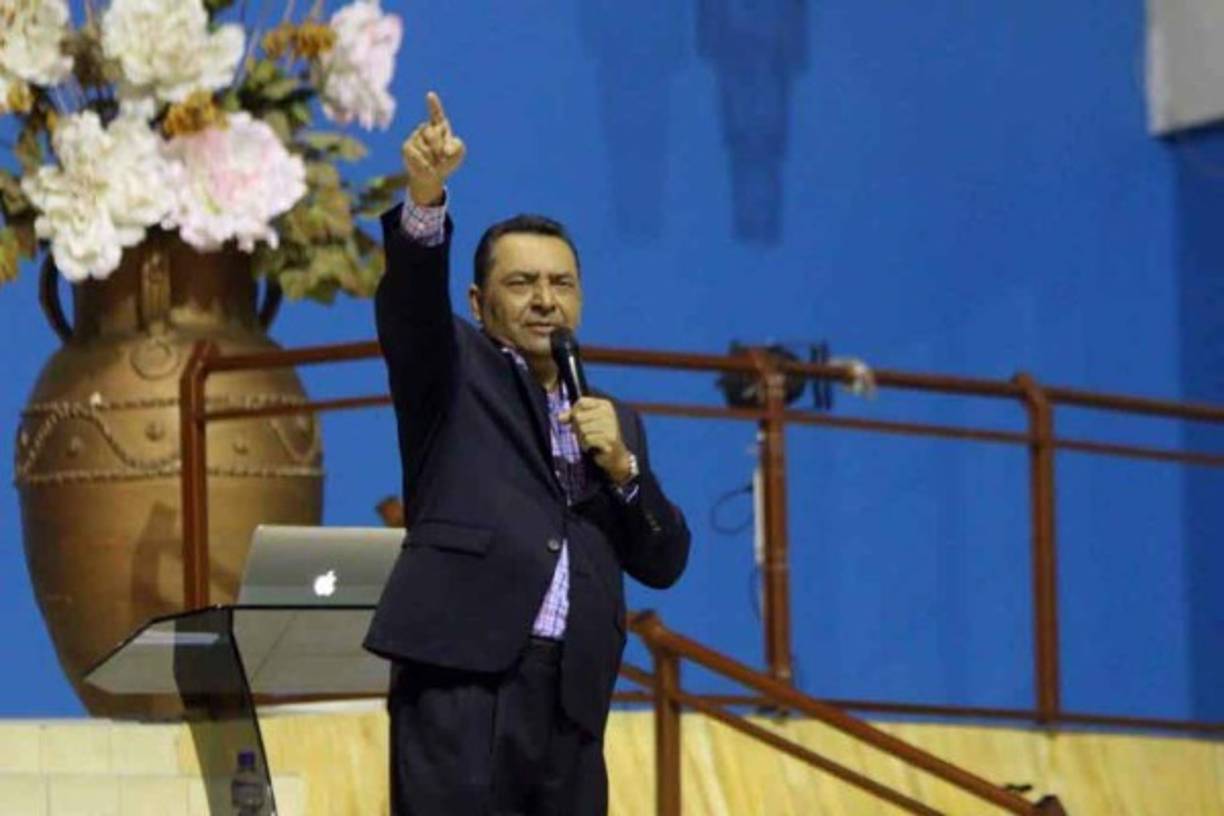 Misael Argeñal es el pastor del Ministerio Internacional La Cosecha en donde se congrega Carlos Tábora.