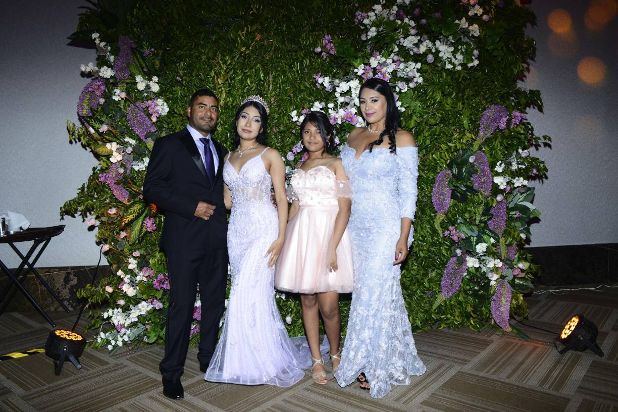 Edwin Reyes, Kimberly Reyes, Leslie Reyes y Angélica Medina