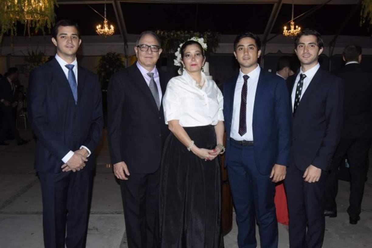 Rodrigo, Gabriel, Kathy, Fernando y Roberto Kattán.