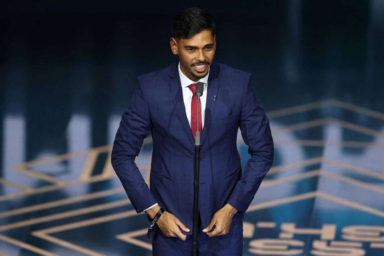 El brasileño Guilherme Madruga se llevó el premio Puskas en los The Best 2023 al mejor gol por su espectacular chilena desde fuera del área.