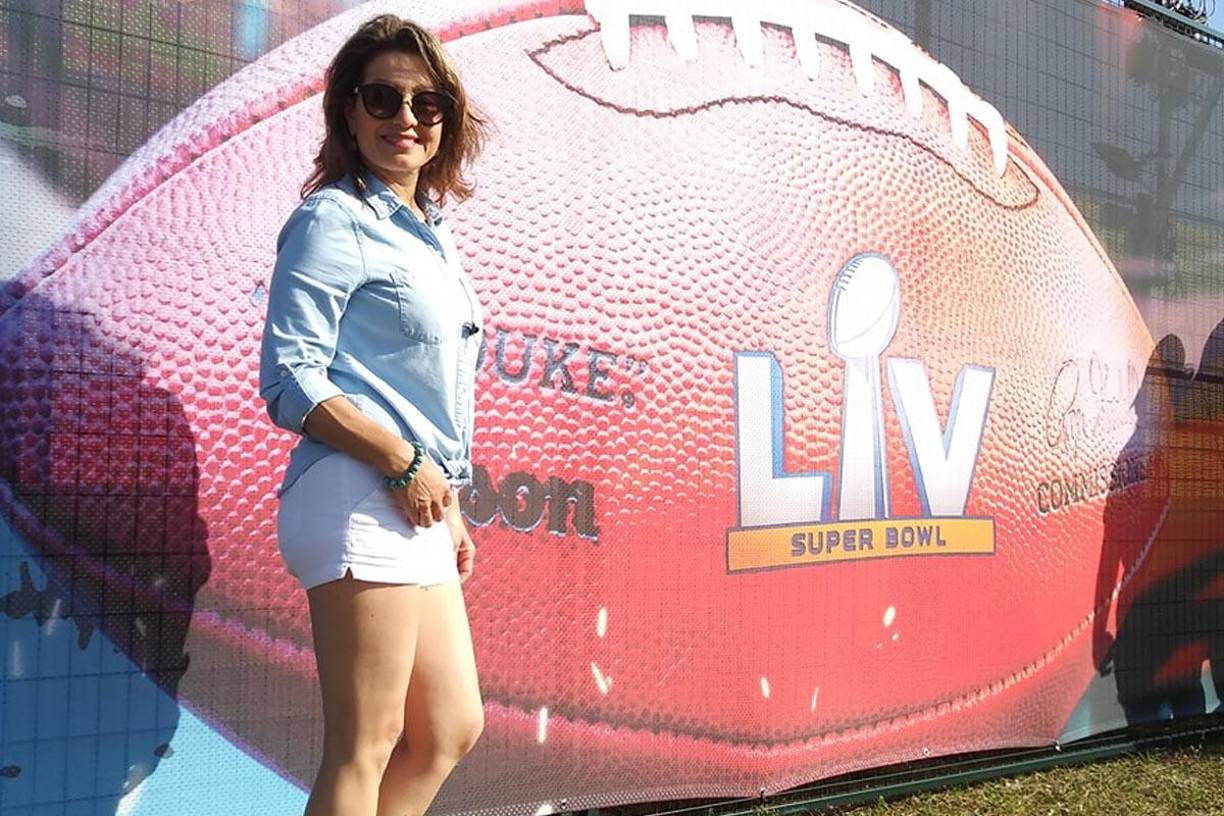 El hijo de la víctima, quien estaba acompañando a su madre durante la entrega, también resultó herido durante el tiroteo.