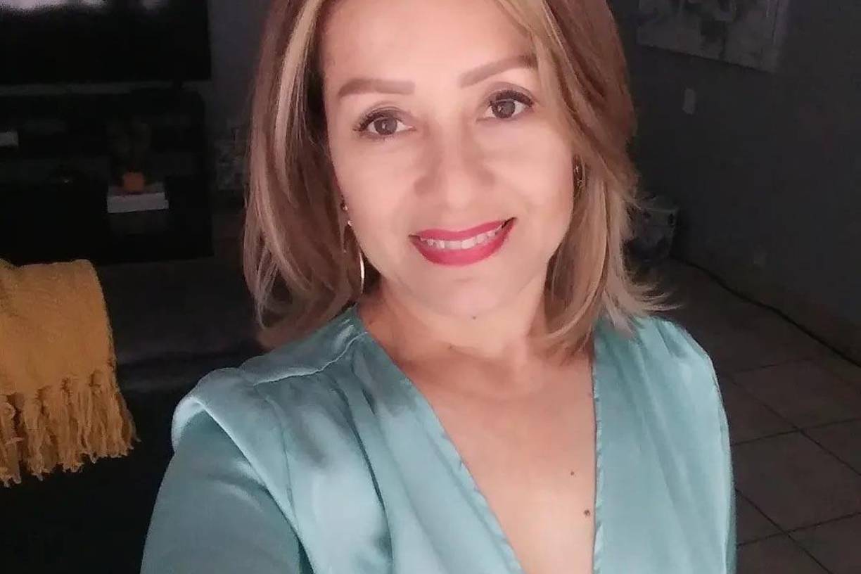 La mujer de origen colombiano estaba en medio de su jornada laboral cuando un hombre armado la comenzó a atacar. 