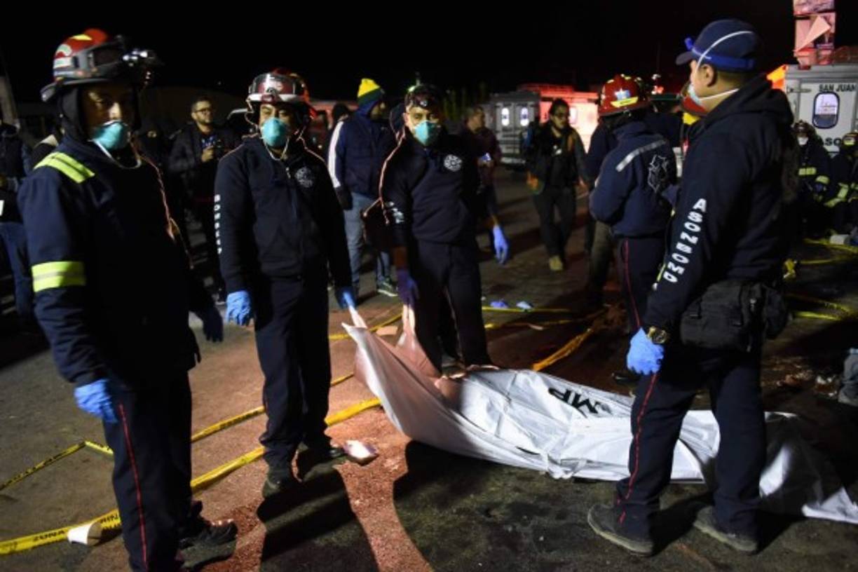 En medio de la confusión por la tragedia, el conductor escapó con el camión, pero los agentes policiales iniciaron operativos para capturarlo.