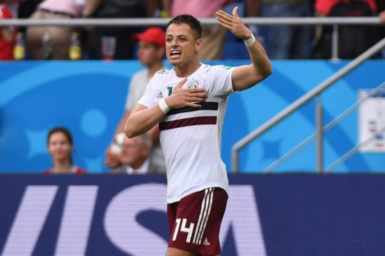 Lleva 50 goles con el Tri y es el máximo goleador de la Selección de México.