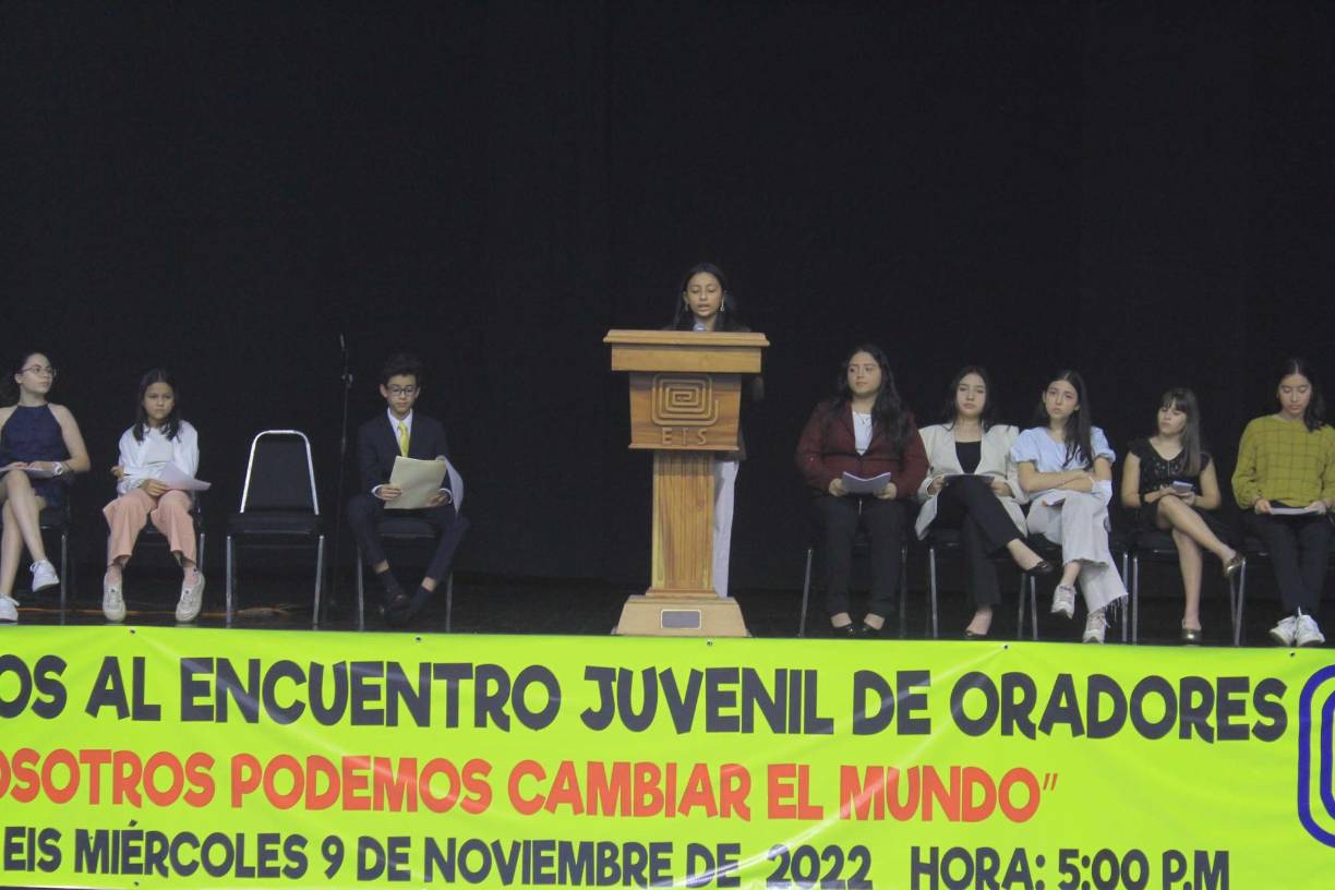 También participaron dos niñas destacadas de quinto grado, quienes fueron invitadas especiales.