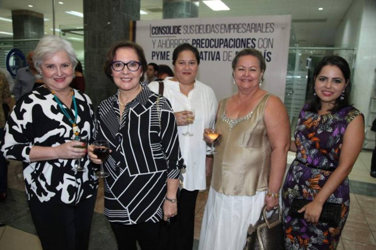 Margarita Hernández, Norma D’Arcy, Leticia Banegas, Ana Ordóñez y Esther Hernández.
