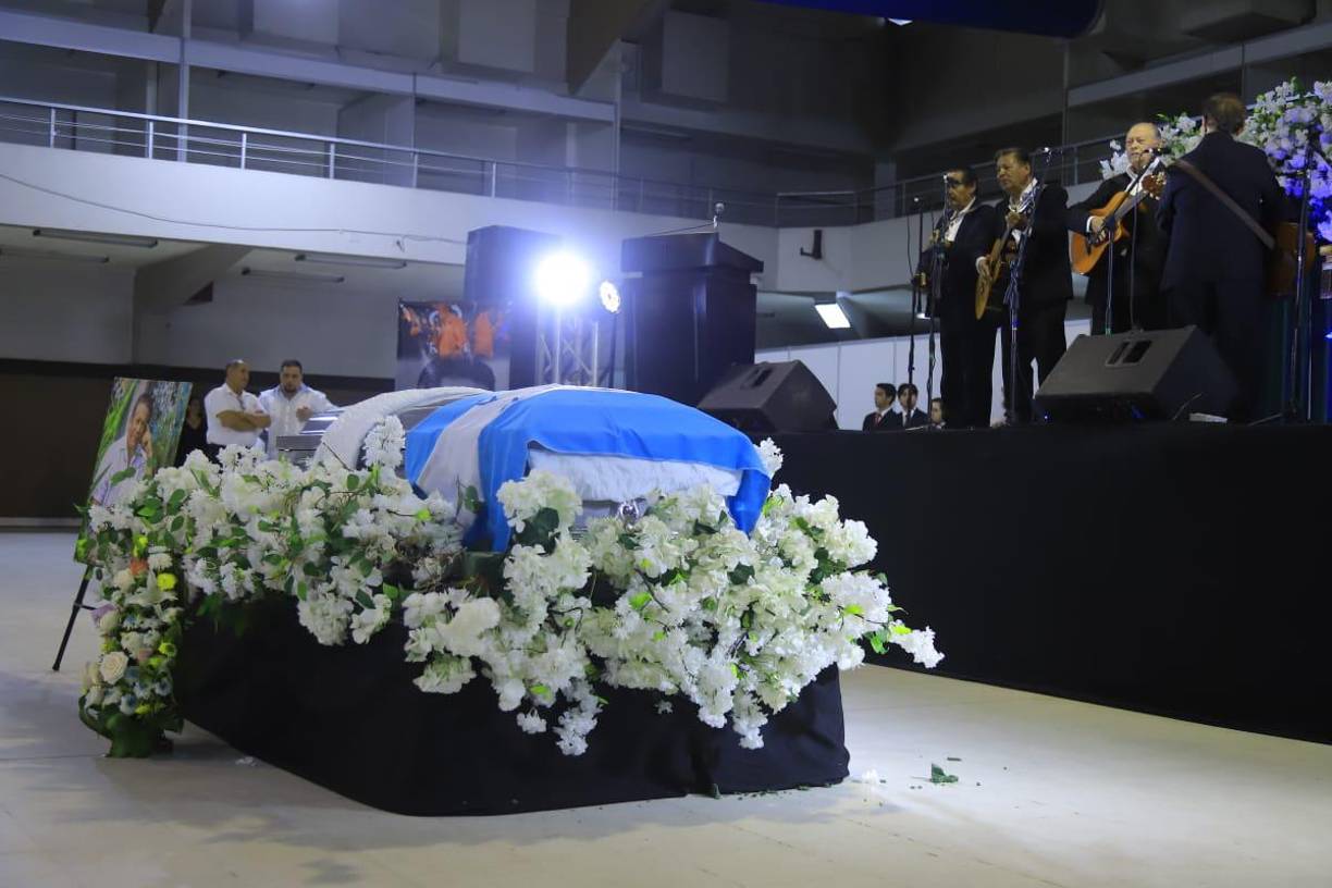 Moisés Canelas Withol, quien nació en el pueblo garífuna de Limón en el departamento de Colón un 9 de julio de 1950, fue padre de seis hijos. Moisés contrajo matrimonio con la dama Jemima de Canelas el 17 de marzo 2024.