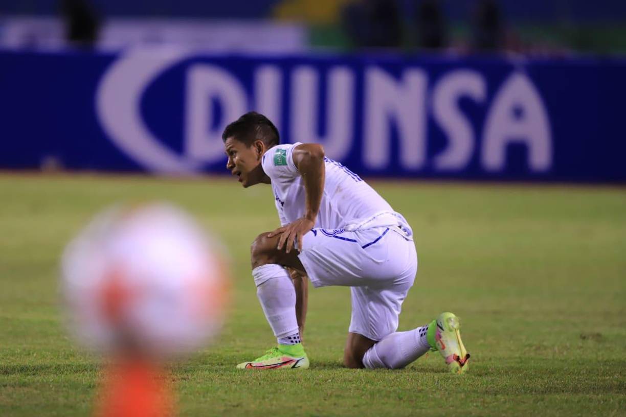 Bryan Moya: El jugador del 1 de Agosto de Angola se ha ganado el puesto de titular y estará como centro-delantero de Honduras para el choque ante los ticos.