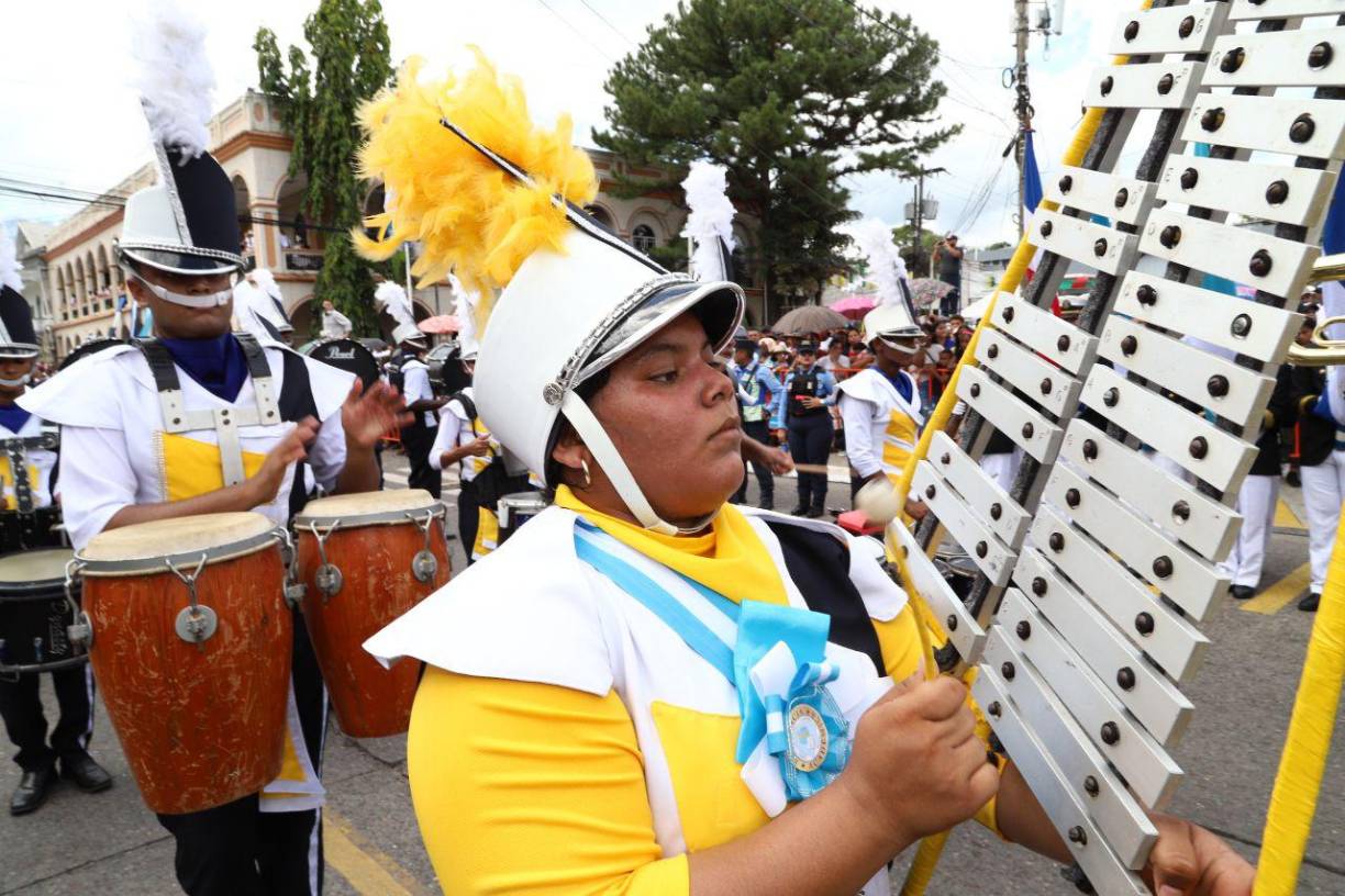 Fervor y amor patrio en los desfiles de La Ceiba
