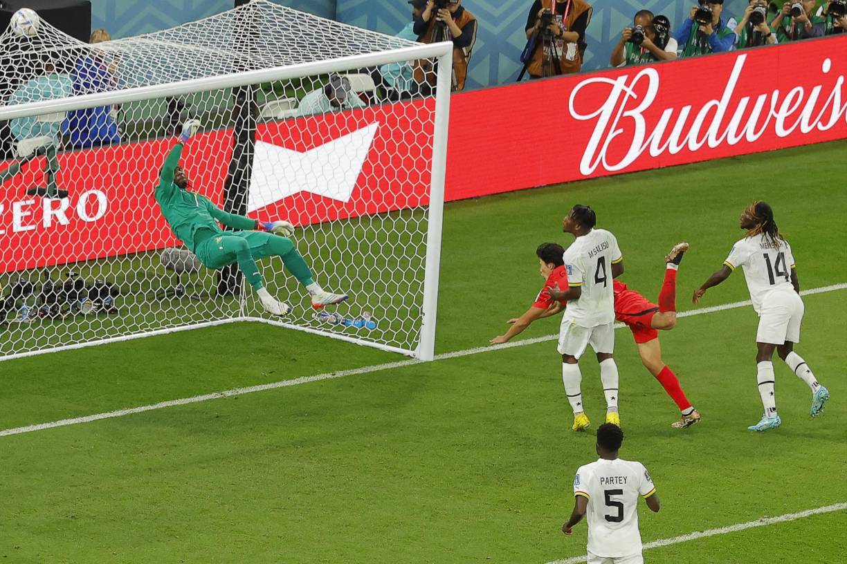 En el segundo tiempo, Cho Gue-sung se vestía de héroe en el encuentro.