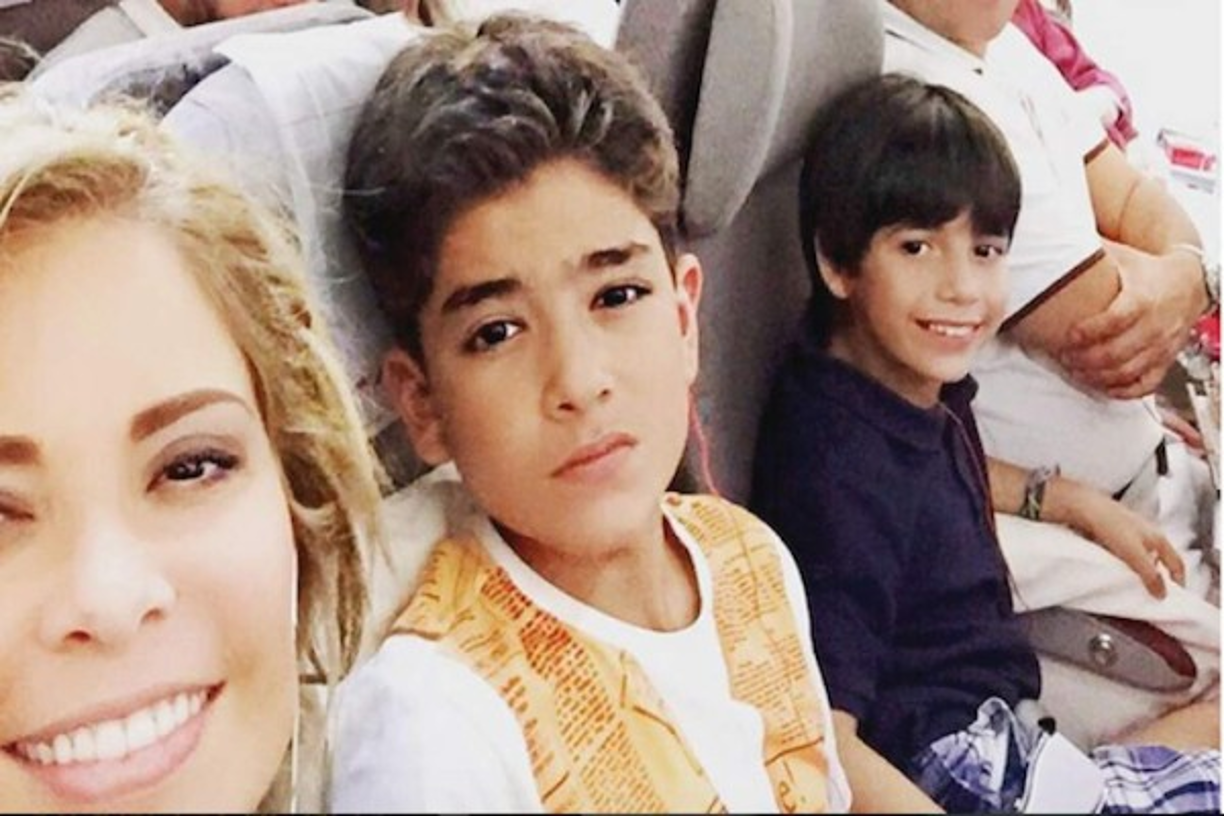 De hecho, en una ocasión dijo: 'Padre es el que cría y el que da amor, en ese caso, el padre de mis hijos es Armando Gómez'. Quien fue su ex manager, esposo y padre de su hijo menor de 15 años.