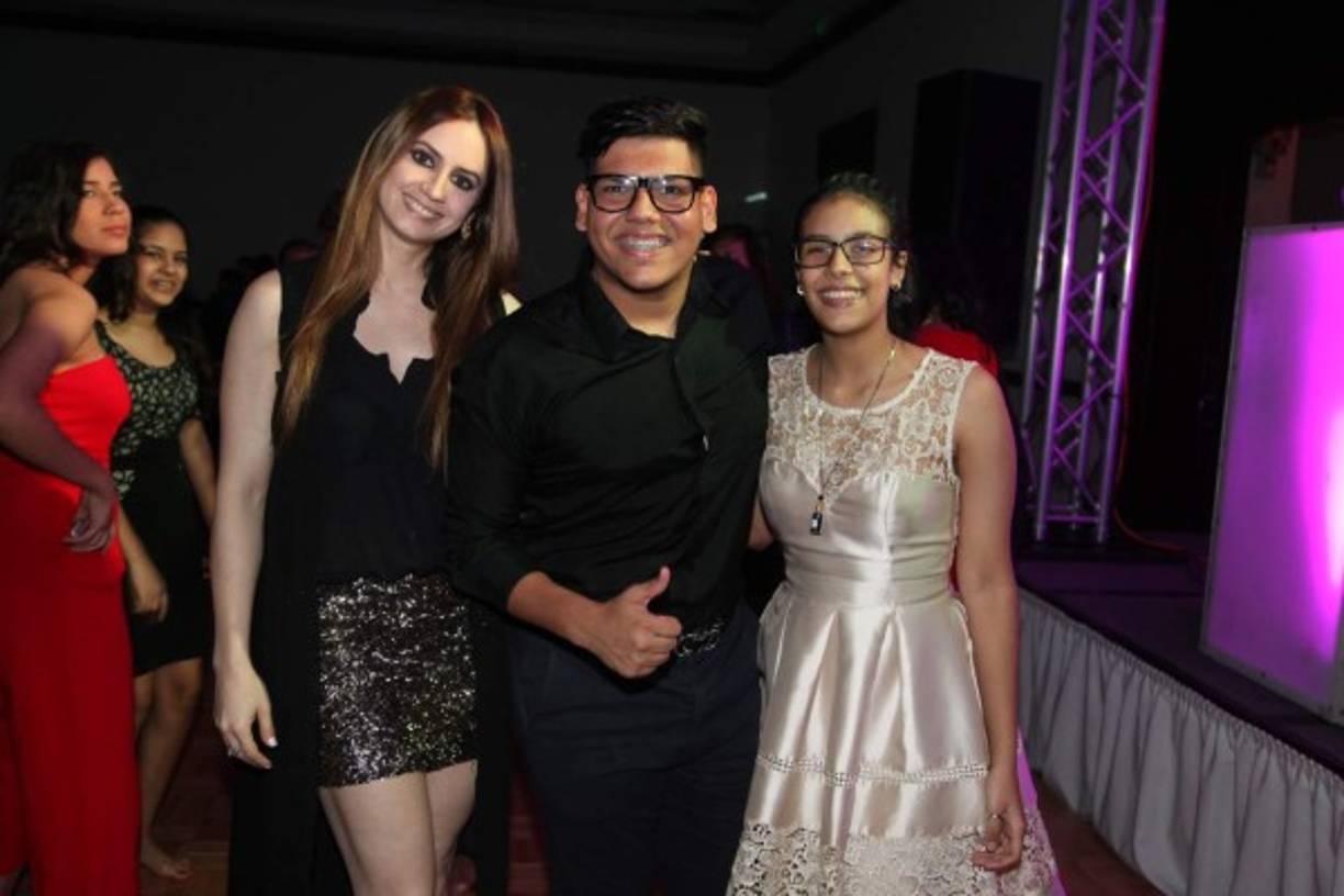 Nohemí Quiróz, Bryan Martínez y Melanie Haylock.