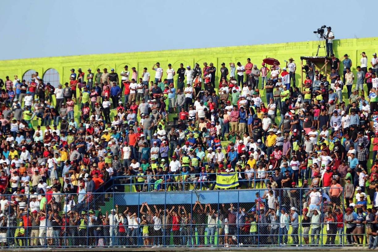 La llegada del Olimpia a Olancho provocó algarabía y hubo llenazo en el estadio Juan Ramón Brevé Vargas.