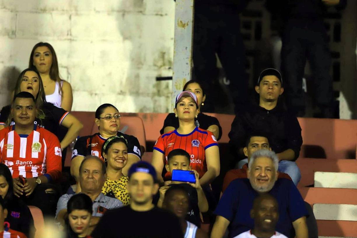 Bellezas y la fiesta de la Gran Final en el estadio Ceibeño