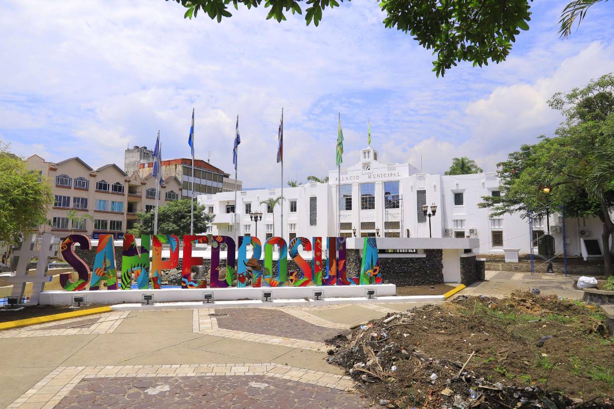 Los equipos municipales se han enfocado en cambiar las parrillas dañadas, reparar pisos y cerámicas quebradas. Los cambios son más de pintura y reparación así como la jardinería. No es una remodelación. 