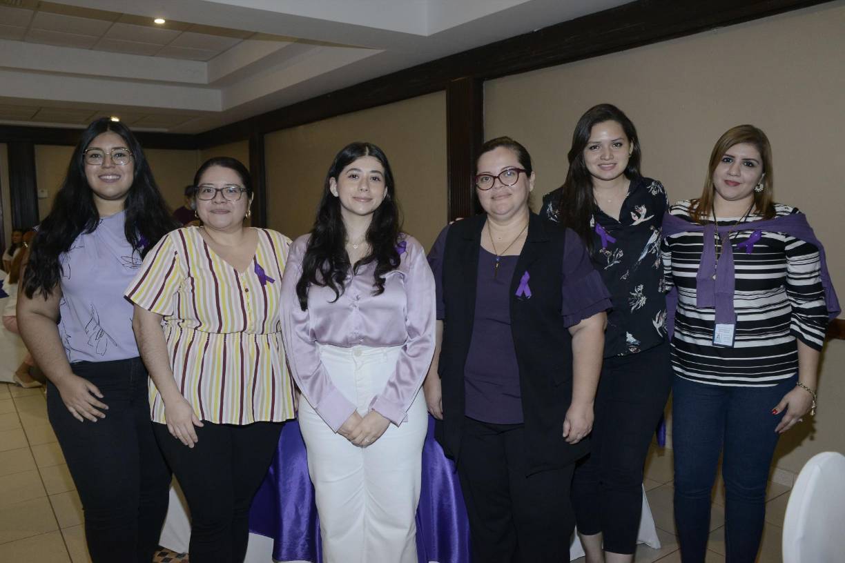 Marcela Asturias, Linda Ramírez, Andrea Santos, Daysi Zepeda, Rosa Serrano y Keren Mejía