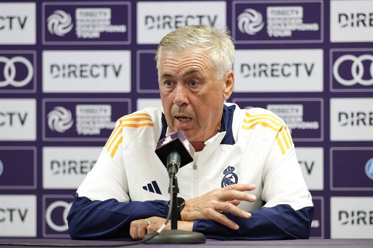Ancelotti aseguró que no vendrán más fichajes al Real Madrid: “La plantilla está cerrada. Ha vuelto Vallejo, Alaba se está recuperando y los jóvenes que están entrenando con nosotros tienen calidad. En esta posición estamos muy bien cubiertos. No hay salidas porque todos quieren quedarse”.