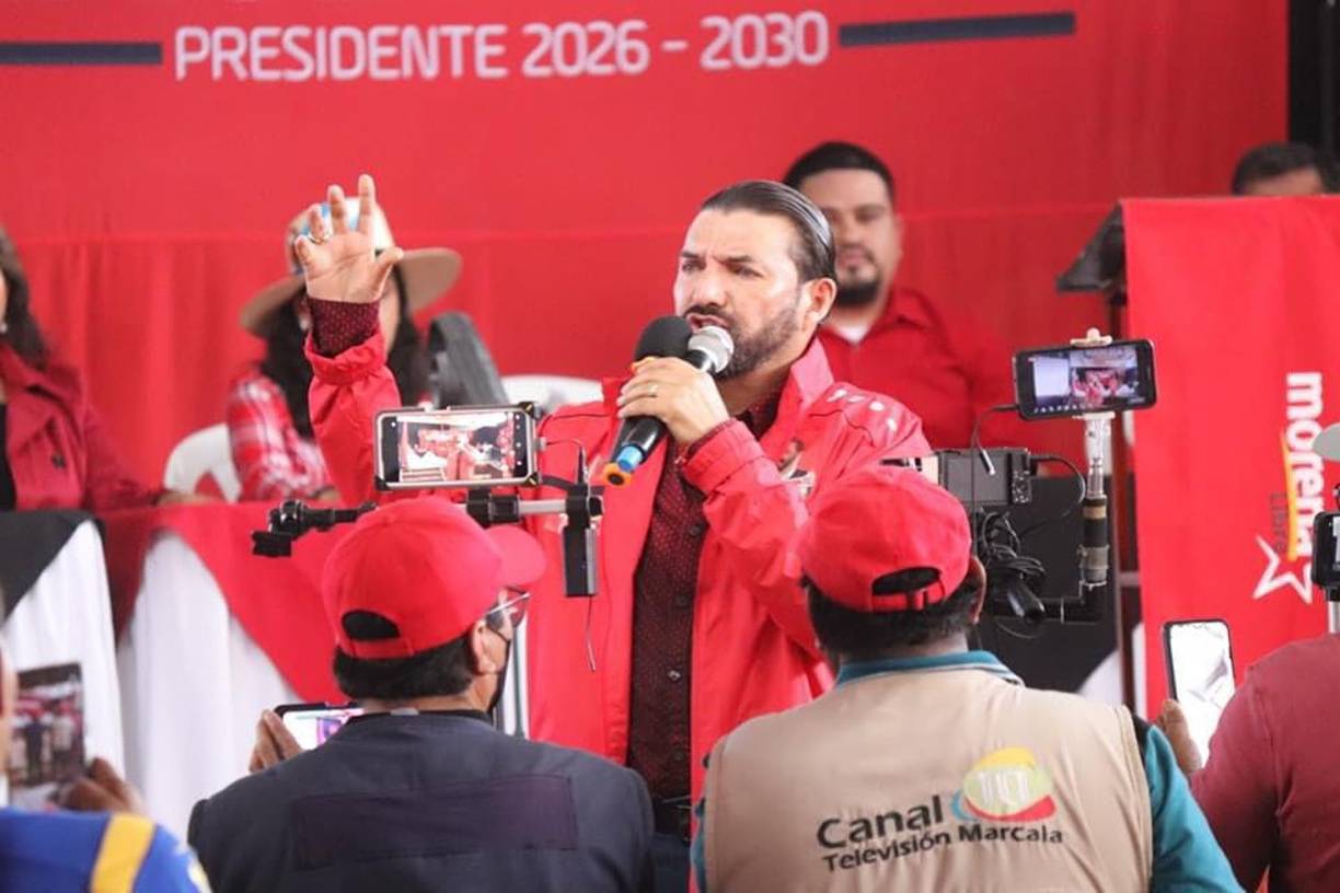 ”Sé que enfrento a toda una estructura estatal que parece haber olvidado su deber de imparcialidad. Pero permítame recordarle que el Partido Libre no se construyó sobre la base de privilegios ni favoritismos, sino sobre el arduo trabajo y la dedicación de miles de hondureños que en las calles y mediante una lucha permanente nos galvanizamos y que hoy forman parte de la militancia del partido, anhelando un cambio real”, detalló.