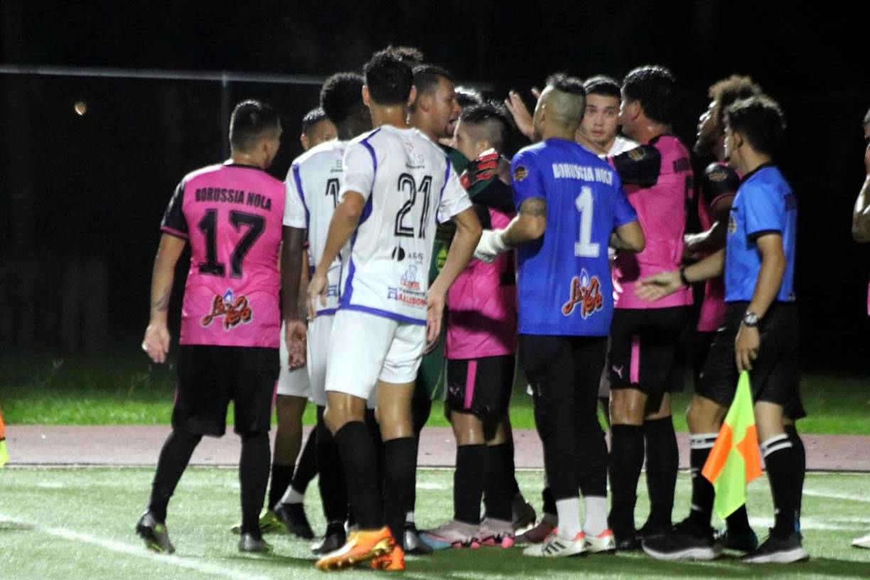 Así fue la pelea que protagonizaron jugadores del Génesis de Comayagua contra el Borussia Nola.