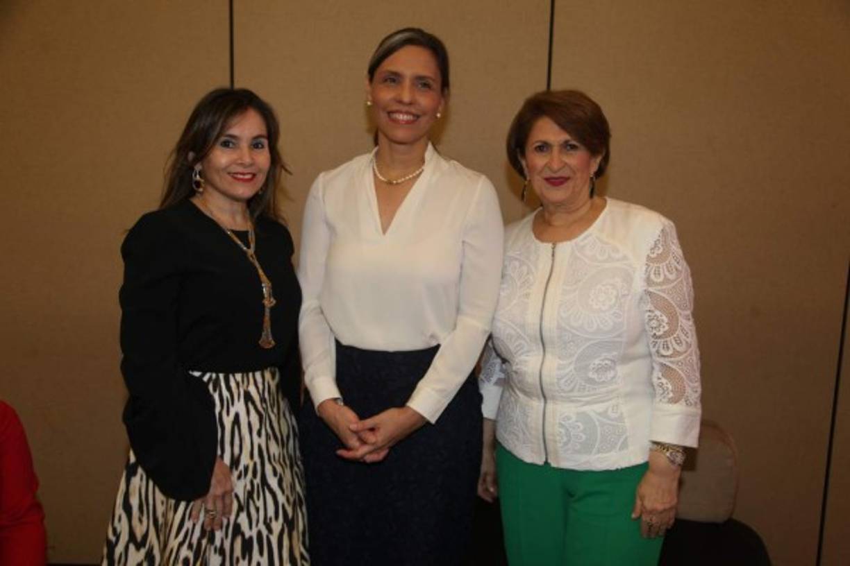Elena Faraj, Nadia Berkling y Emilia Saybe.