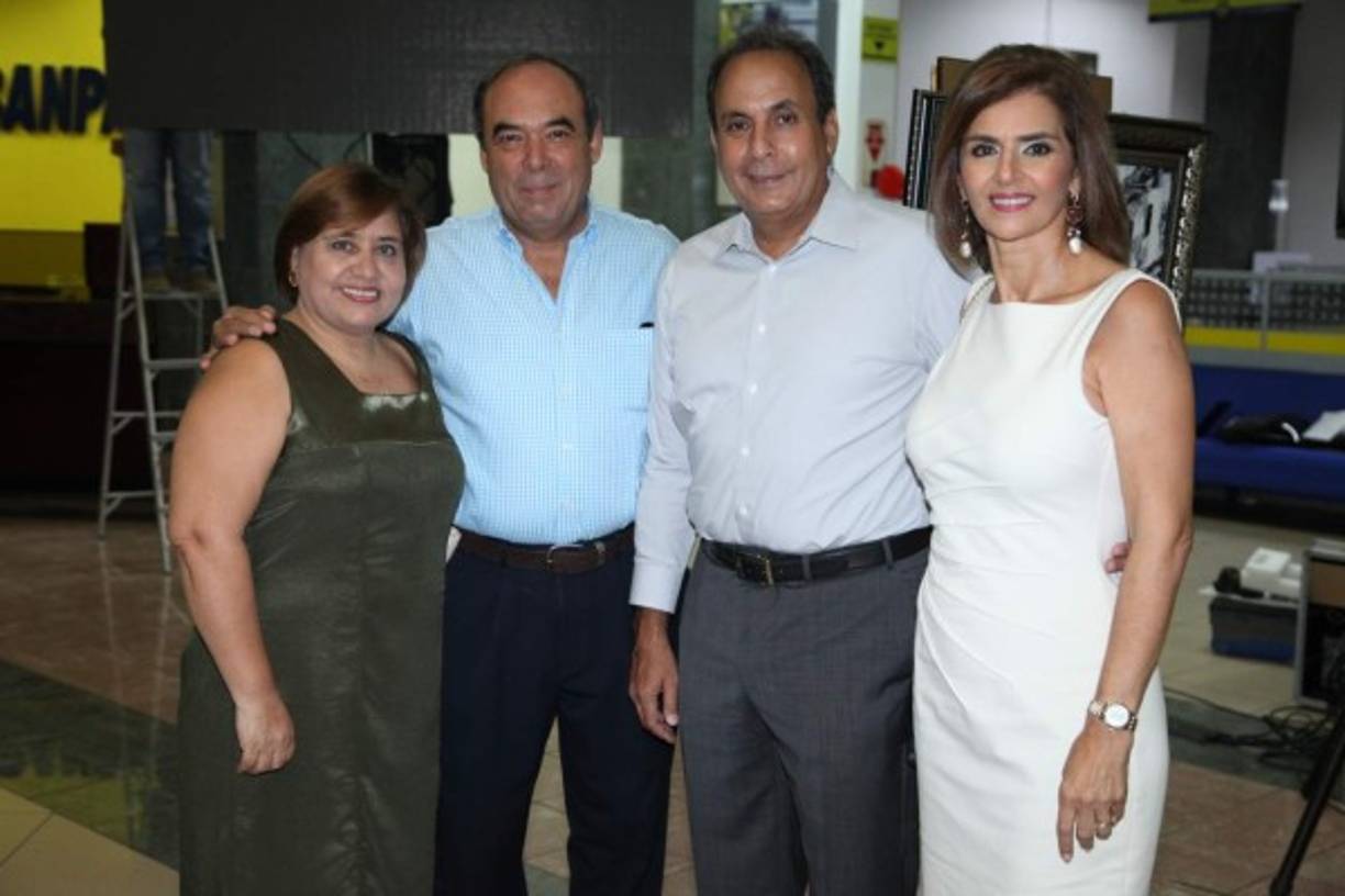 Celia y Roberto Pinto con Omar y Suyapa Monterroso.