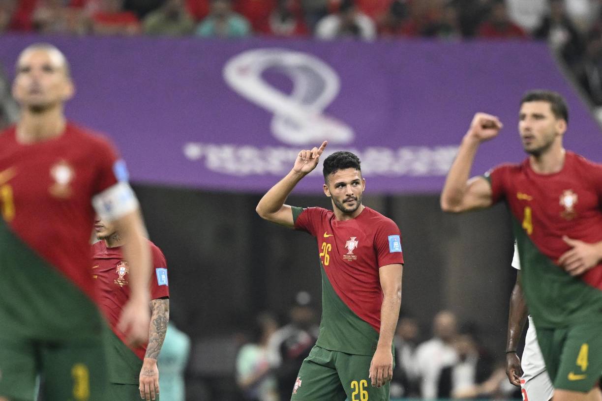 Y lo relevó a lo grande, marcando tres goles a su cuenta y acortando distancias entre el máximo goleador del certamen, Mbappé con cinco.