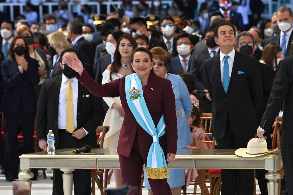 La presidenta electa de Honduras, Xiomara Castro, juró como la primera mujer presidenta del país el jueves. , mientras reina la confusión sobre quién será la jefa del Congreso durante su mandato de cuatro años.
