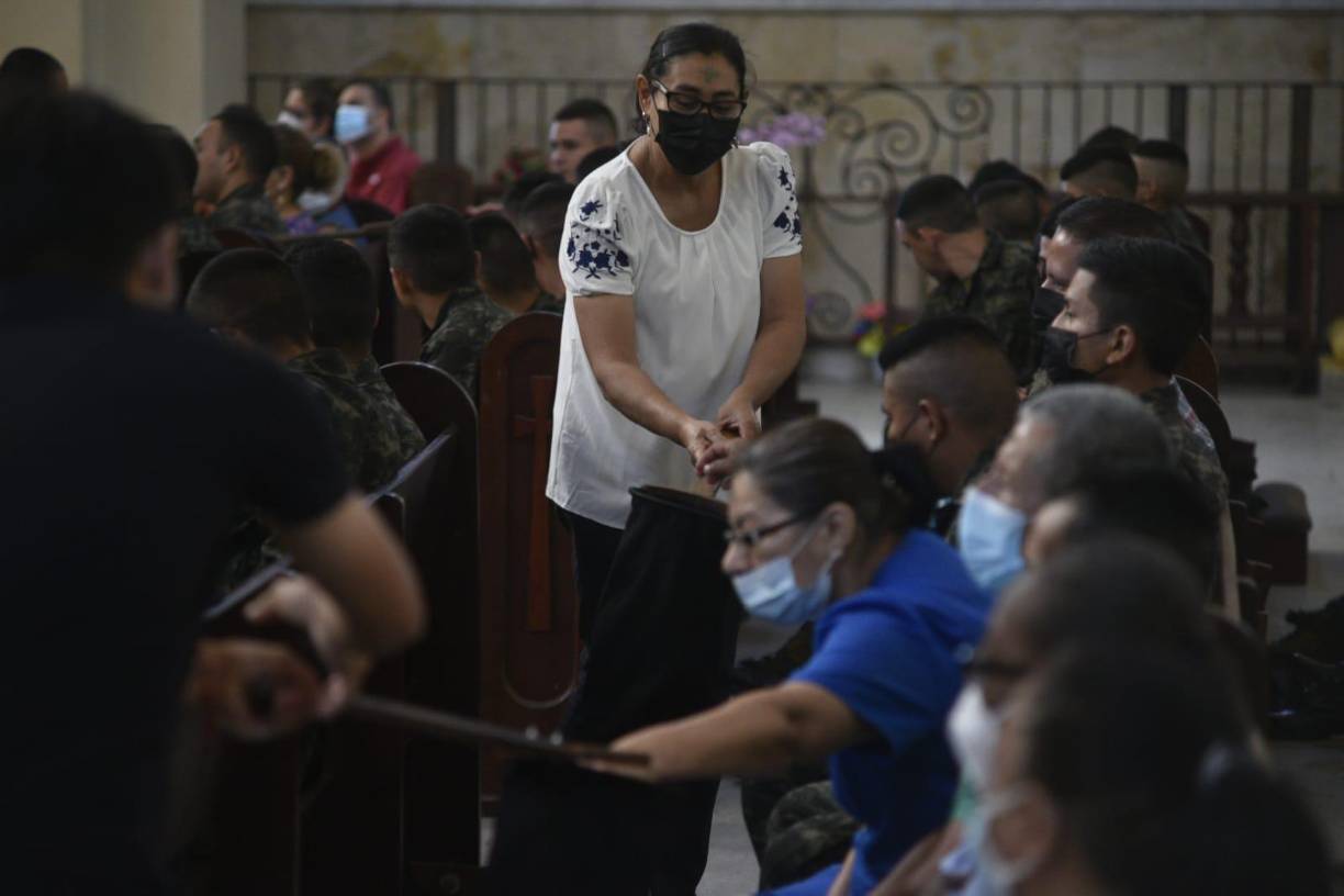 Católicos celebran Miércoles de Ceniza que marca el inicio de la Cuaresma (FOTOS)