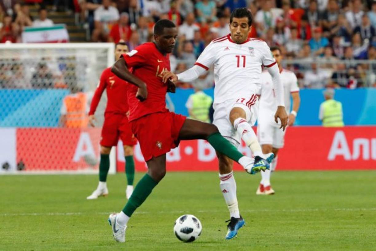 Tras el fichaje de Radja Nainggolan, el Inter quiere seguir reforzando su centro del campo. El nuevo nombre que se vincula con el equipo 'neroazurro' es el del portugués William Carvalho, que según A Bola, tiene muchas papeletas de poner rumbo a la Serie A.