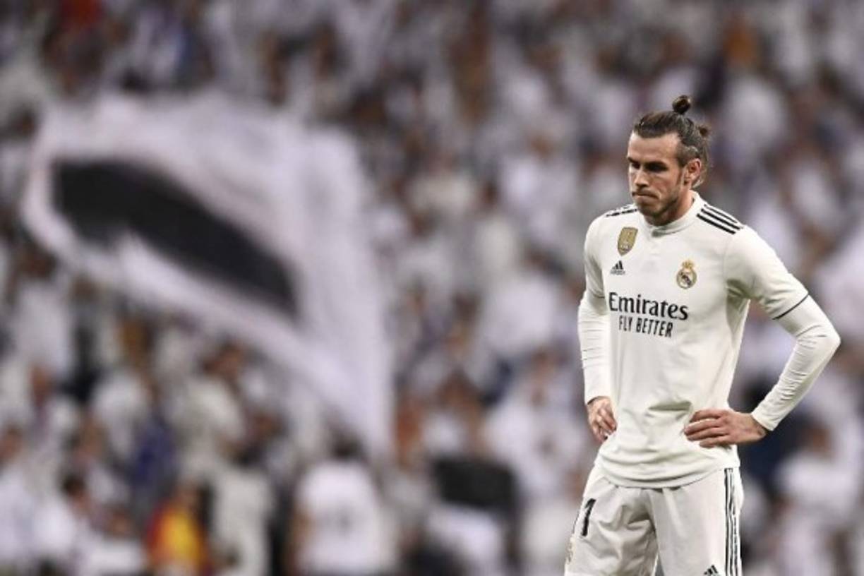 Gareth Bale: El delantero galés es otro de los jugadores que habría decidido vender al Real Madrid según el diario As de España. Florentino Pérez pedirá entre 120 y 150 millones de euros por el el atacante.