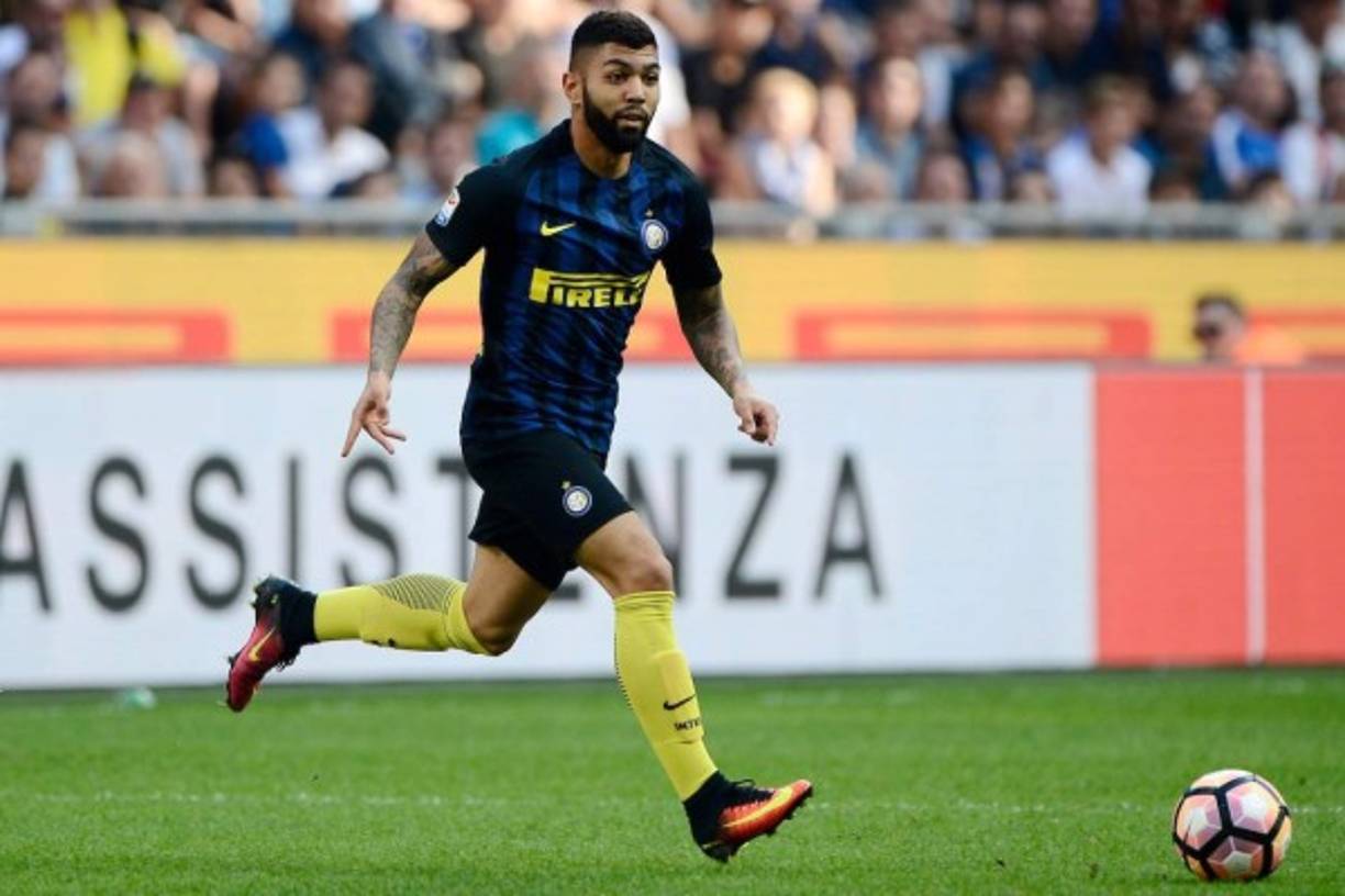 El futuro de Gabriel Barbosa no para de cambiar, si hace unas horas parecía que jugaría en el Benfica ahora desde Italia aseguran que lo hará en Las Palmas. El equipo canario sería la principal opción después de que se rompieran las negociaciones con el equipo portugués. El acuerdo entre los clubes es total pero el jugador tiene dudas.