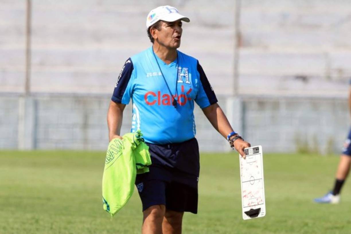 El seleccionador de Honduras, fiel a su costumbre, enayó aspectos defensivos que las características del partido frente a los mexicanos le demandan.