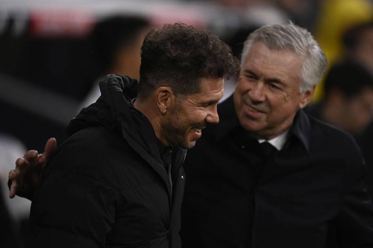 El cordial saludo entre Carlo Ancelotti y Diego Pablo Simeone.
