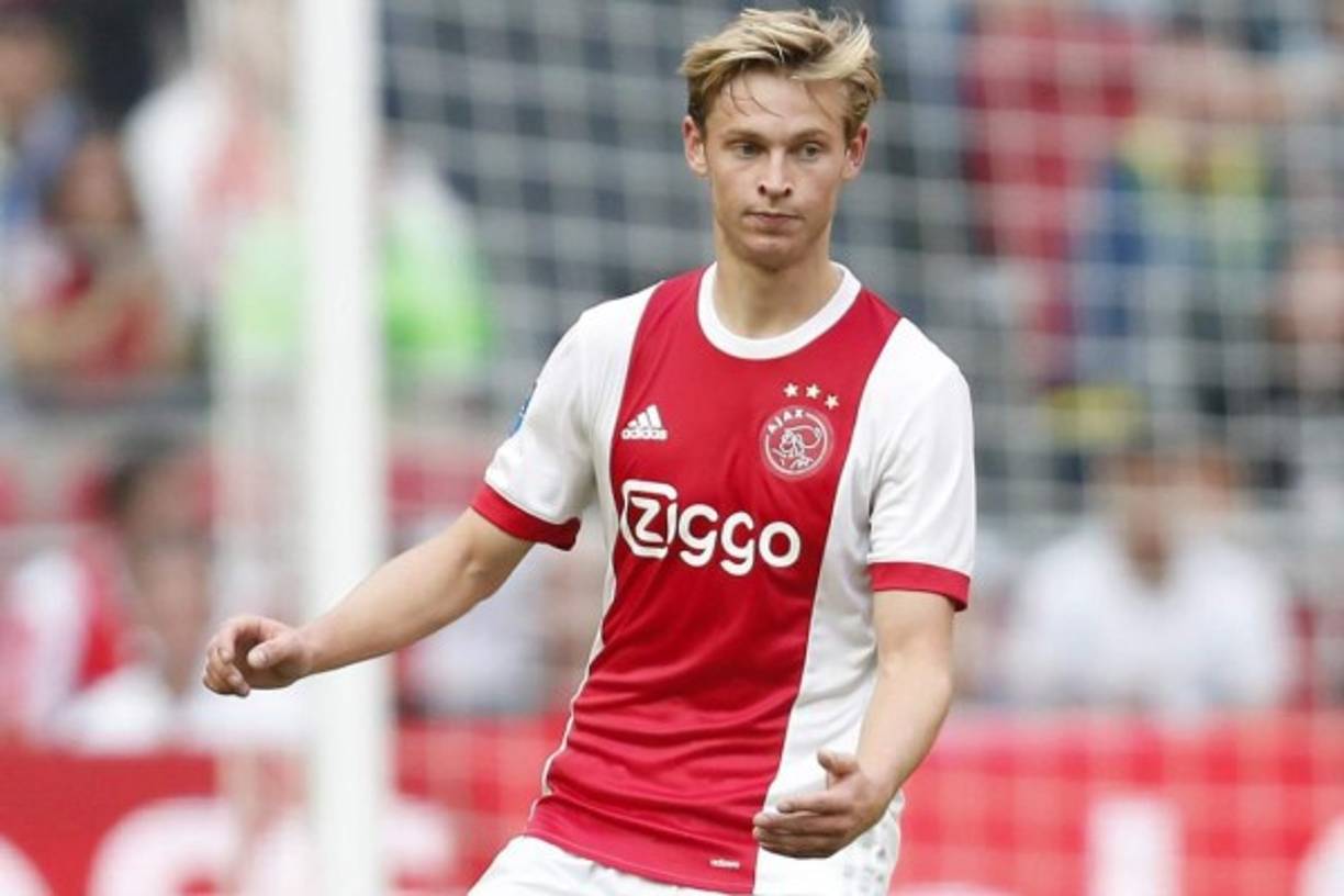 Llegan más noticias sobre el futuro de Frenkie de Jong. Según 'Daily Mirror', el Manchester City se uniría a la puja para intentar fichar a la perla del Ajax. Más de 60 millones de euros será el precio de salida. Y el agente del jugador que ya adelanta que su futuro 'se decidirá pronto'.