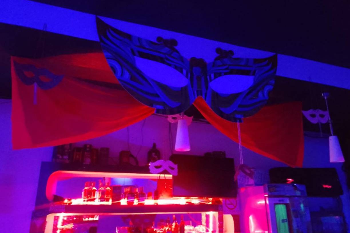 El Departamento de Justicia Municipal de Olanchito, Yoro, ordenó el cierra temporal de La Finca Bar &amp; Restaurante por un baile de dos mujeres desnudas.